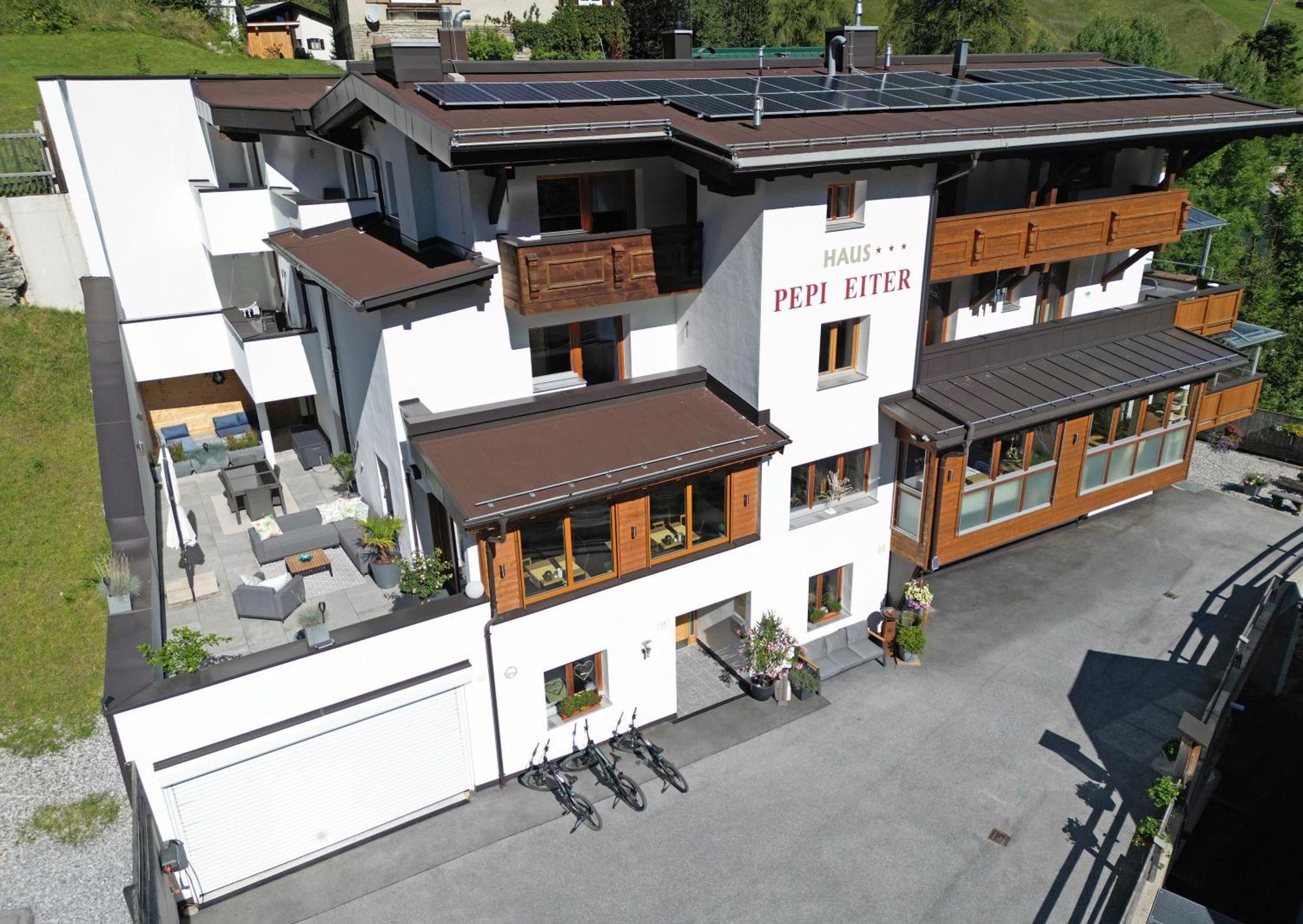 ホテル Quality Hosts Arlberg - Haus Pepi Eiter サンクト・アントン・アム・アールベルク エクステリア 写真