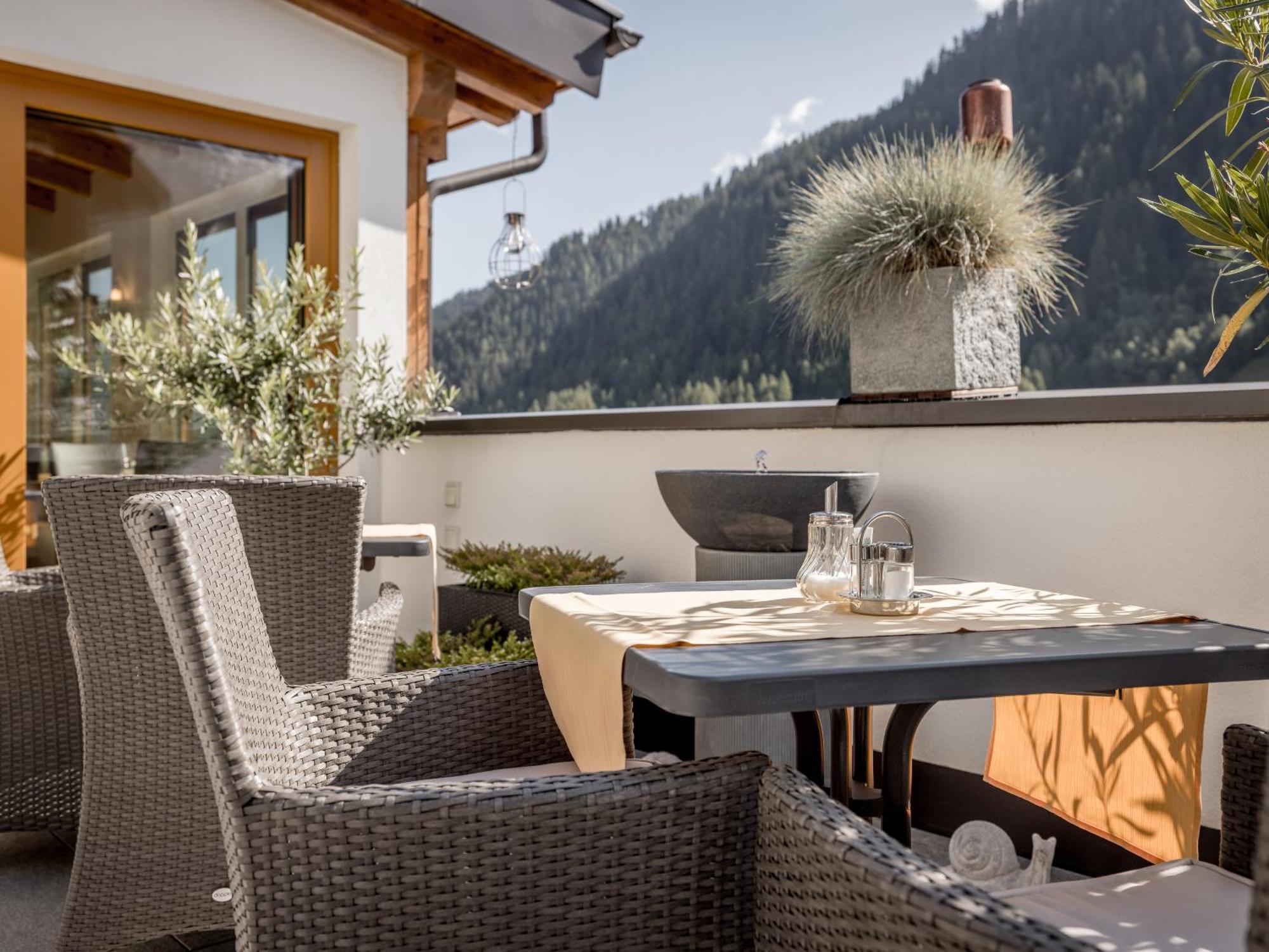ホテル Quality Hosts Arlberg - Haus Pepi Eiter サンクト・アントン・アム・アールベルク エクステリア 写真