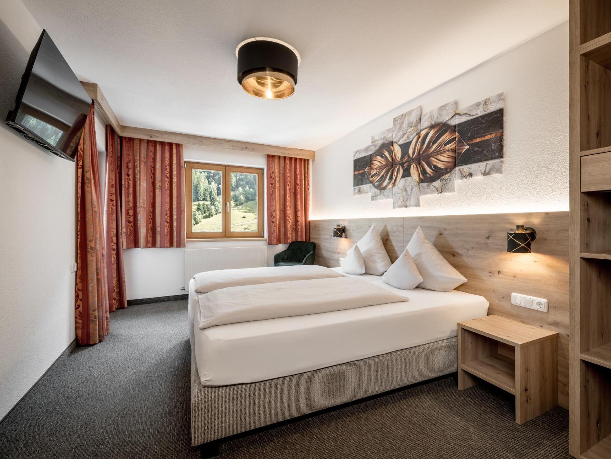 ホテル Quality Hosts Arlberg - Haus Pepi Eiter サンクト・アントン・アム・アールベルク エクステリア 写真